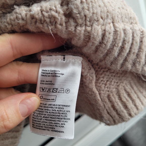 ✨️FINAL SALE✨️ pink puff drop sleeve sweater with diamond detailing - H&M small - Picture 5 of 6